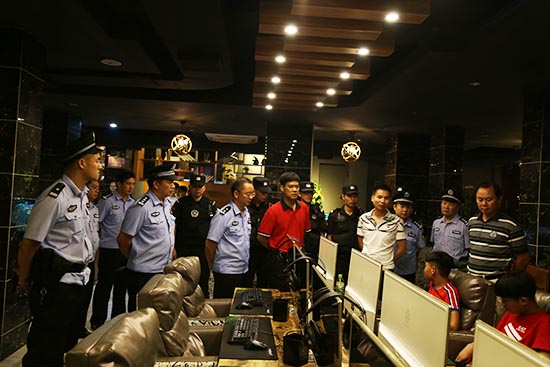 民警清查網吧