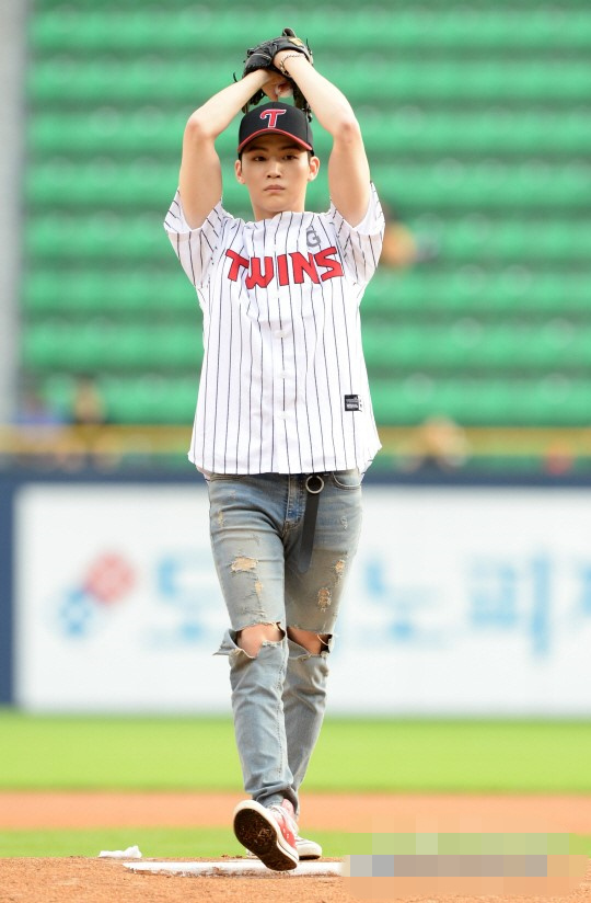 GOT7-JJ Project朴珍荣林在范齐现身为棒球赛