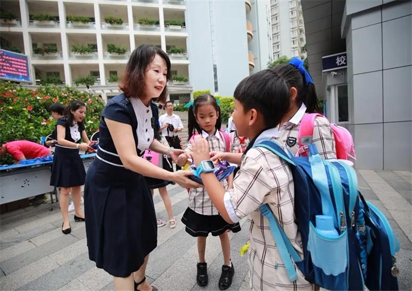 南宁市滨湖路小学开展教师节·爱生日主题活