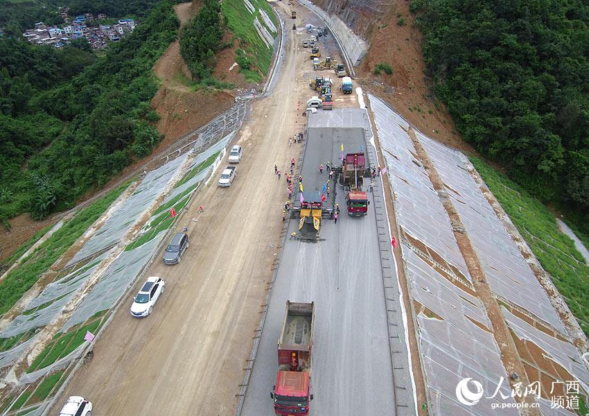 河池至百色高速公路工程进度快速推进