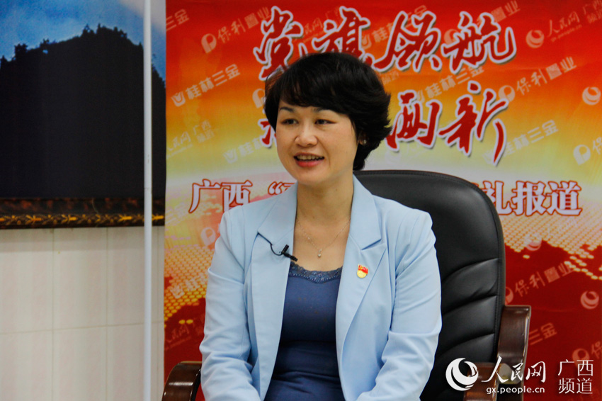 大化縣委常委、組織部部長潘慧華接受人民網專訪