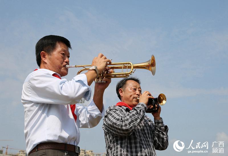 百色市举行千人鼓号队比赛暨万人齐唱国歌活动