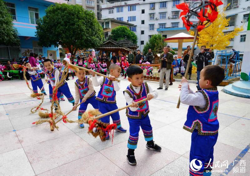 广西龙胜:民族文化进幼儿园--广西频道