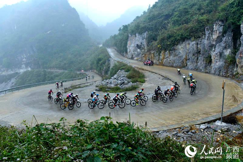100名山地自行车手环红水河大化段骑行大赛