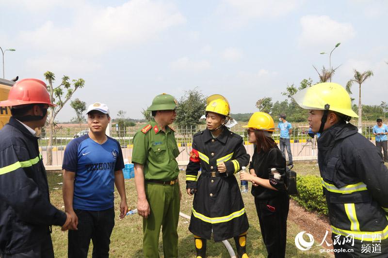 越南芒街人口_...常驻人口约30万人.跨过北仑河,便到越南芒街,它是越南北部最(2)