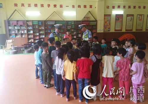 桂平市公安局强化校车交通安全管理