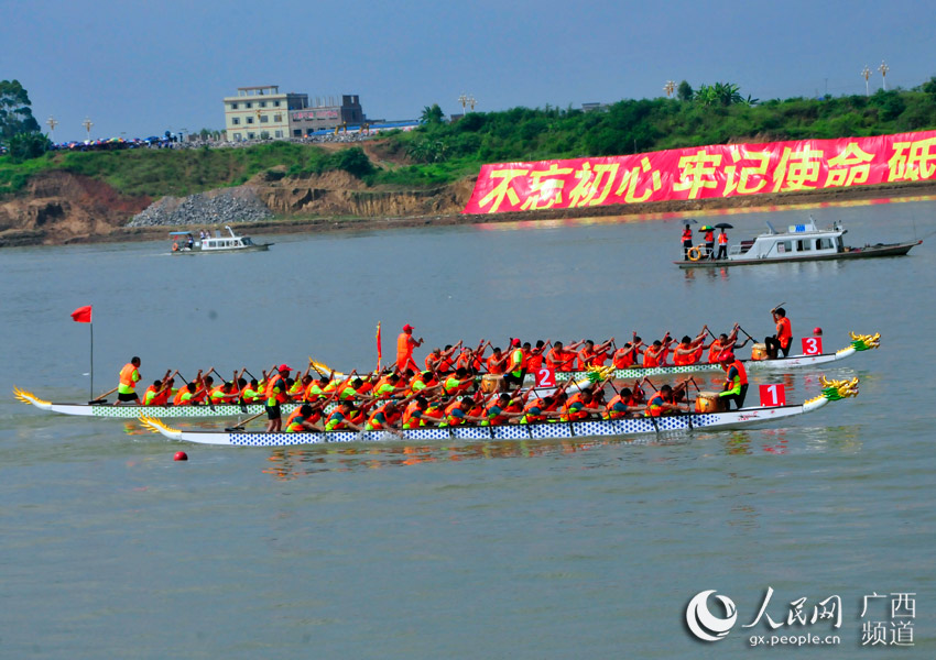 2018年广西平南国际龙舟邀请赛火热开赛
