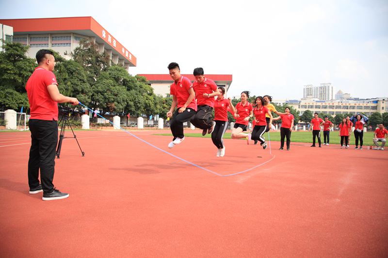 华夏银行南宁分行第一届职工运动会:集体跳绳比赛