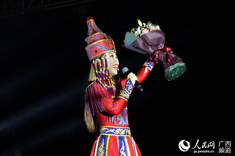 中国铁路文工团到贵(阳)至南(宁)高速铁路建设