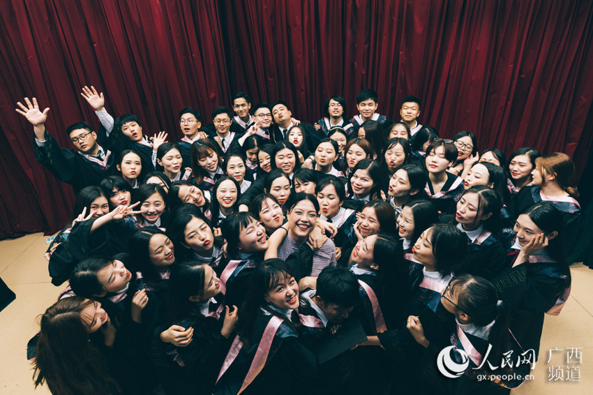 2、广西大学毕业证样本：求帮助 广西大学MBA证书样本