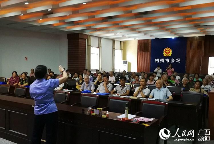 梧州市老龄人口_梧州市老年大学摄影班学员老有所乐