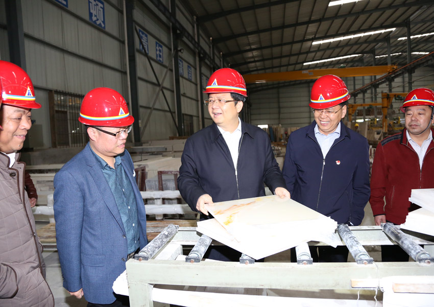 賀州市委書記李宏慶在旺高工業區調研碳酸鈣產業發展