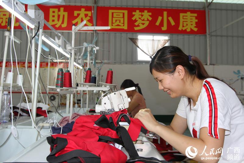 广西大新:扶贫车间助脱贫