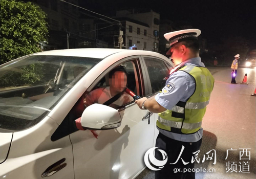 桂平市公安局连续开展夜查行动严惩交通违法行