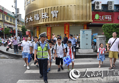 桂平市公安局开学期间多举措狠抓交通安全