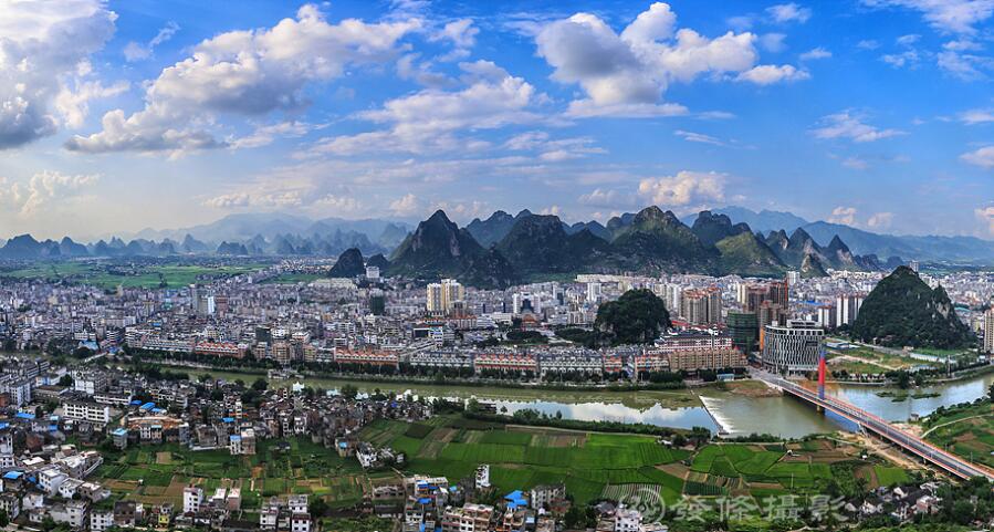 贺州位於广西东部,地处桂,粤,湘三省(区)结合部,2002年撤地建市,辖