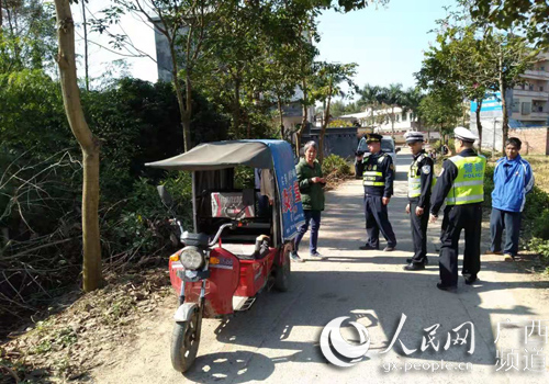 桂平市公安局联合运管部门打击农村三轮车非法