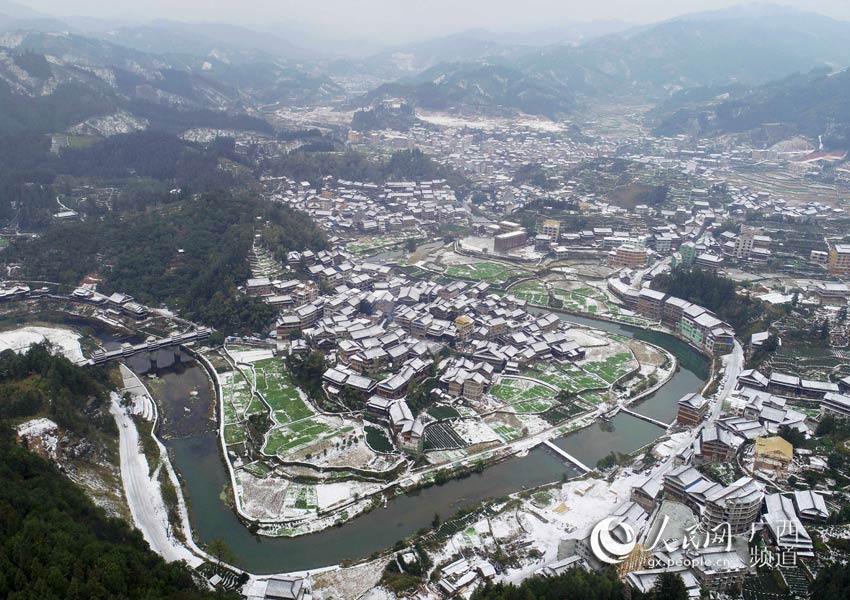 12月30日，无人机航拍的三江侗族自治县林溪镇程阳八寨雪景。