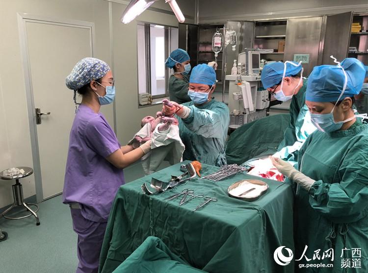 廣西民族醫院2019年首例三胞胎寶寶順利降生 母子平安