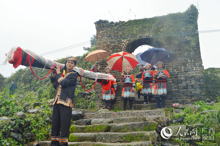 广西钟山两安瑶族乡人口_广西钟山糍粑图片大全(2)