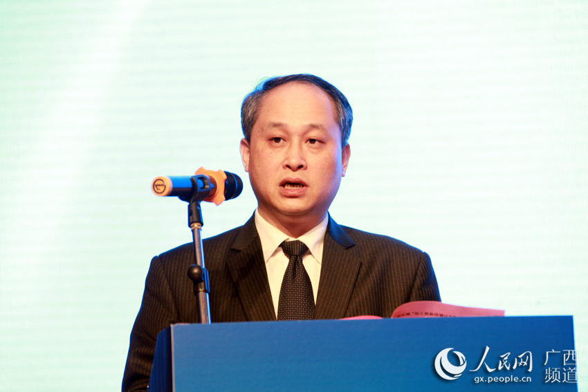 广西商务厅副厅长梁艺光介绍广西实施第二轮“加工贸易倍增计划”