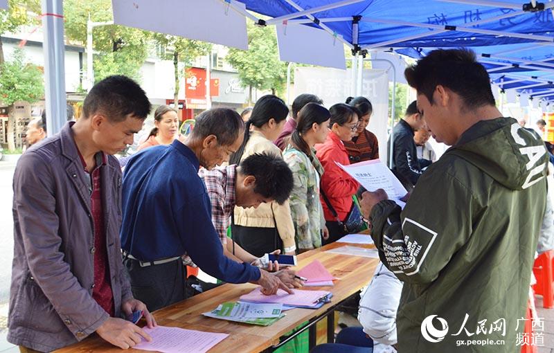 家庭在就业地人口_世界人口老龄化地图片