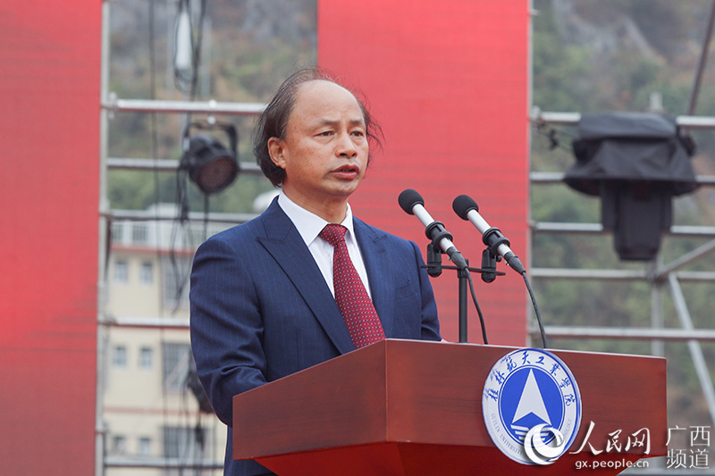 桂林航天工业学院校长易忠致辞(陈雨飞 摄)