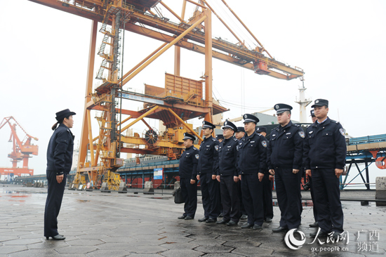 “小身躯”绘出“边检梦”