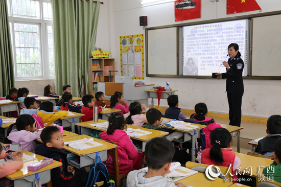 “小身躯”绘出“边检梦”