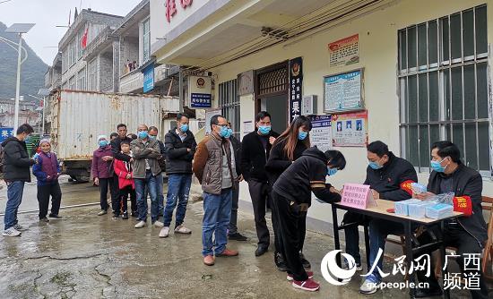 靖西市安宁乡果布村全面落实防空措施,组织党员,村两委和志愿者为全村