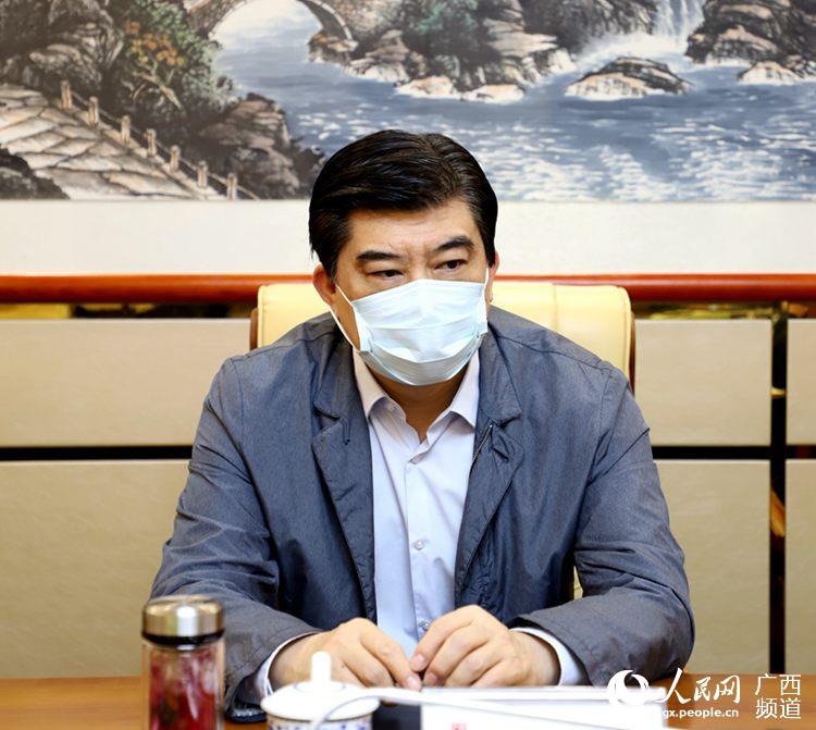 廣西投資促進局召開局新冠肺炎防控工作領導小組會議暨“不見面招商”工作動員部署會。王惠攝