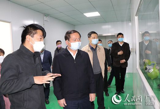 2月19日，梧州市委領導到企業調研疫情防控和復工復產情況。黎美葵攝