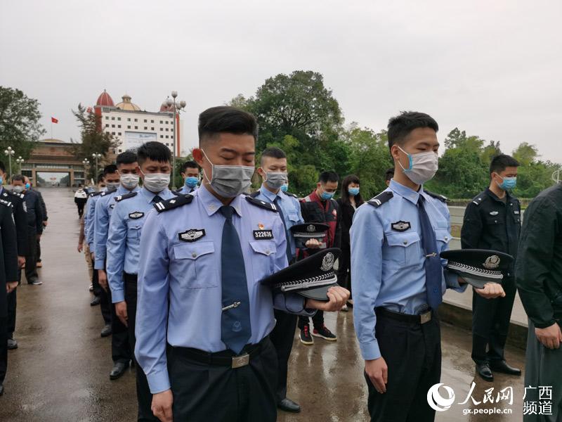 ���˿ڰ������찧������������ʿ������ͬ����2��
