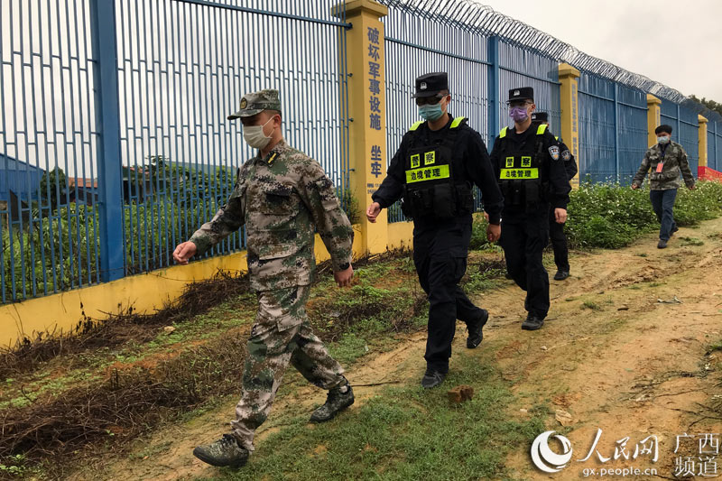龙州党政军警民联防联控严防境外疫情输入