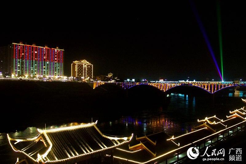大化县水岸廊桥夜景。王功孝摄