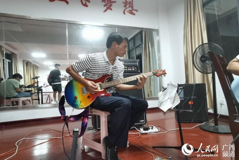 �۸��³�С����Ǩ�������������ڻ��ר�ĵ��缪������������