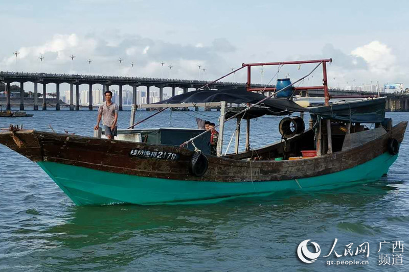 圖為涉嫌違反南海伏季休漁規定的漁船。陳星全攝