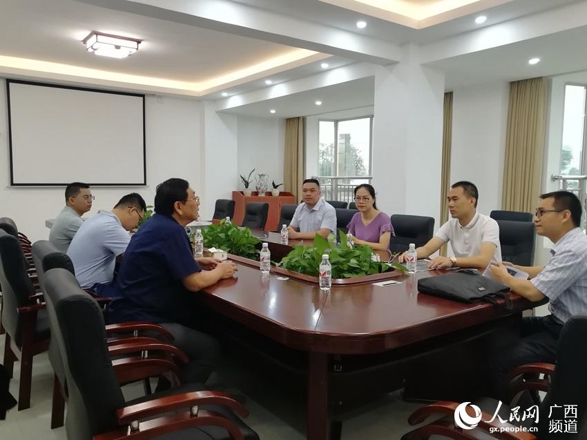 調研組與英路維特公司黨支部黨員們進行座談交流。荔浦市兩新組織黨工委供圖