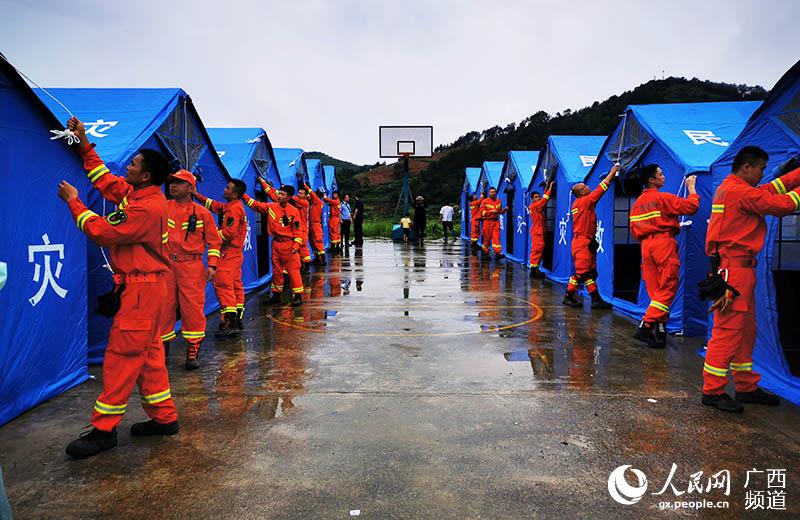 桂林消防設置緊急安置點。唐凱攝