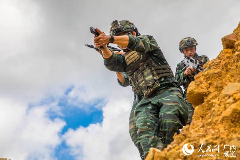 �侯��ս��Ա��չ������������־Զ��
