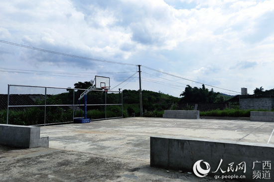 全坡村新建籃球場。胡秀攝