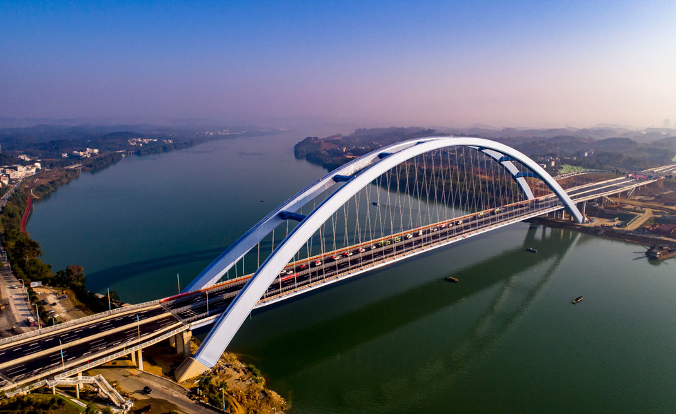 广西柳州官塘大桥竣工通车