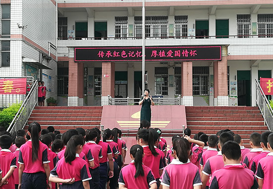 柳州市第三十四中学及附小开展党员干部国旗下讲红色故事活动。柳北区委组织部