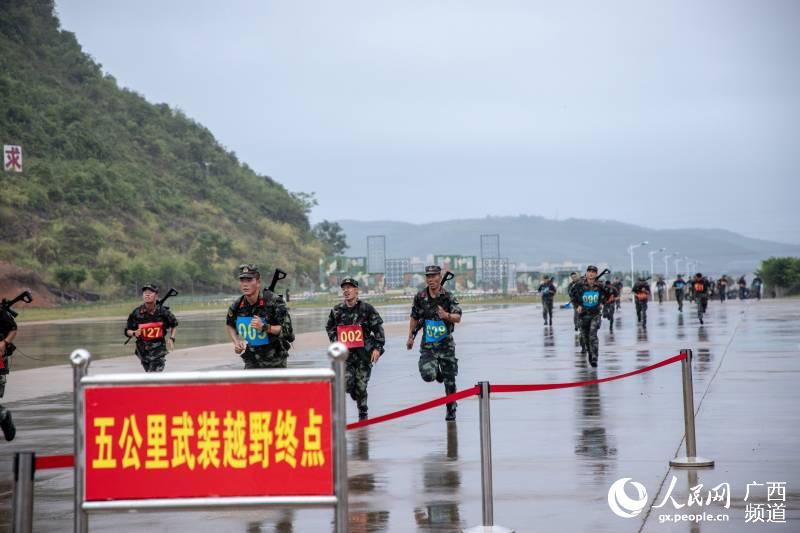 �侯�ٱ����ڽ����幫����װԽҰ��Ŀ���ˡ� ����־��