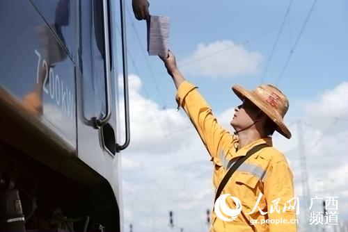 ͼΪ���������������վ���˼��Ա����˾�����н��ӡ�������