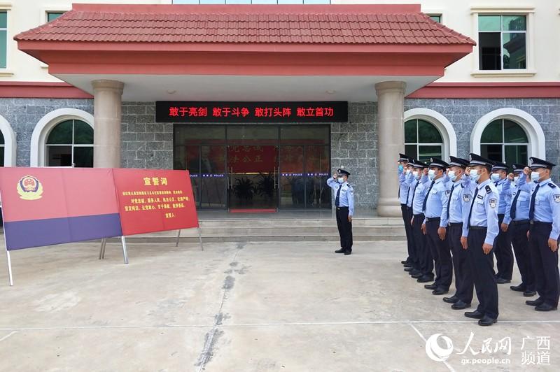 8��31�գ�������������骱߾����վ��֯ȫ���񾯡�������չ���й����񾯲쾯�����Ļ����־����