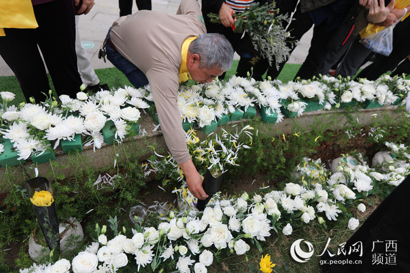 圖為2019年開展的公益花壇葬。廣西民政廳供圖