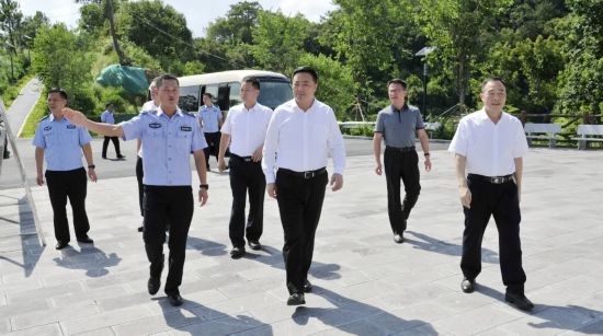 王书陆率自治区警卫工作领导小组调研组到梧州调研