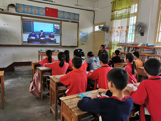 同樂苗族鄉以視頻會議形式開展《紅色傳奇》進校園活動。三江縣委組織部供圖