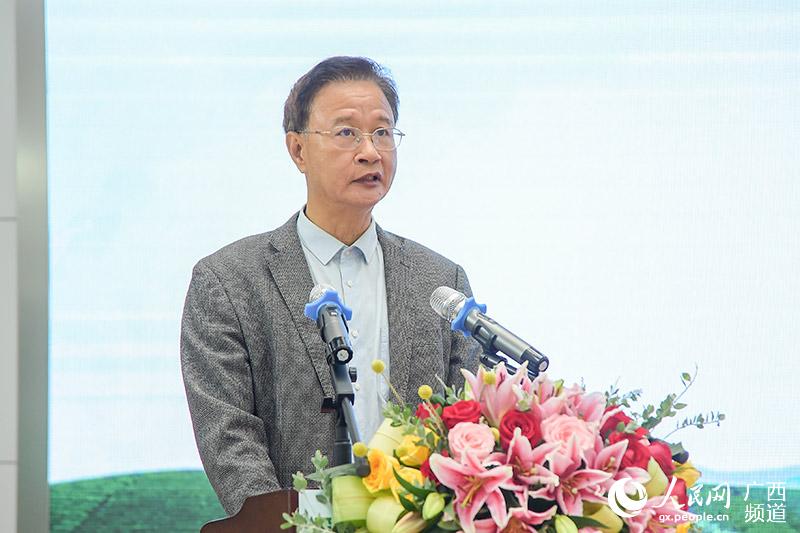 廣西壯族自治區扶貧辦副主任朱有奎在開幕式上發言。嚴立政攝